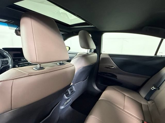 Used 2025 Lexus ES 300h w/ Premium Package FWD image 26