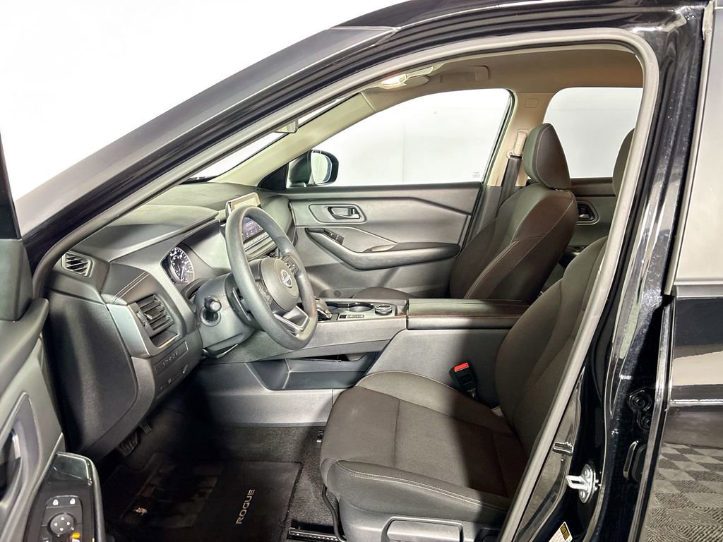 Used 2024 Nissan Rogue S image 11
