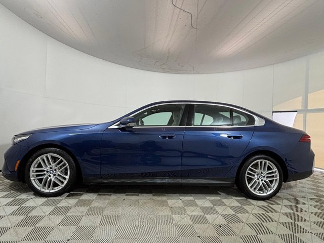 Used 2024 BMW 530i xDrive w/ Premium Package AWD/4WD image 4