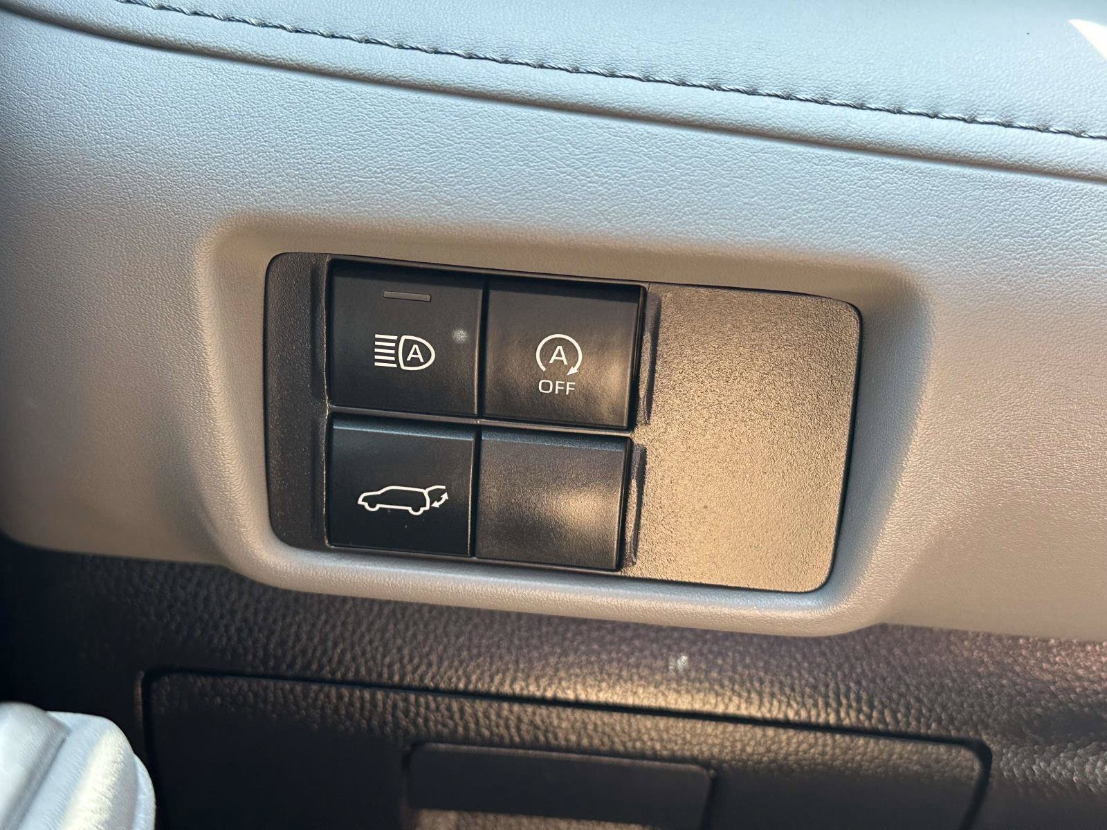 Used 2023 Toyota Highlander XLE FWD image 23