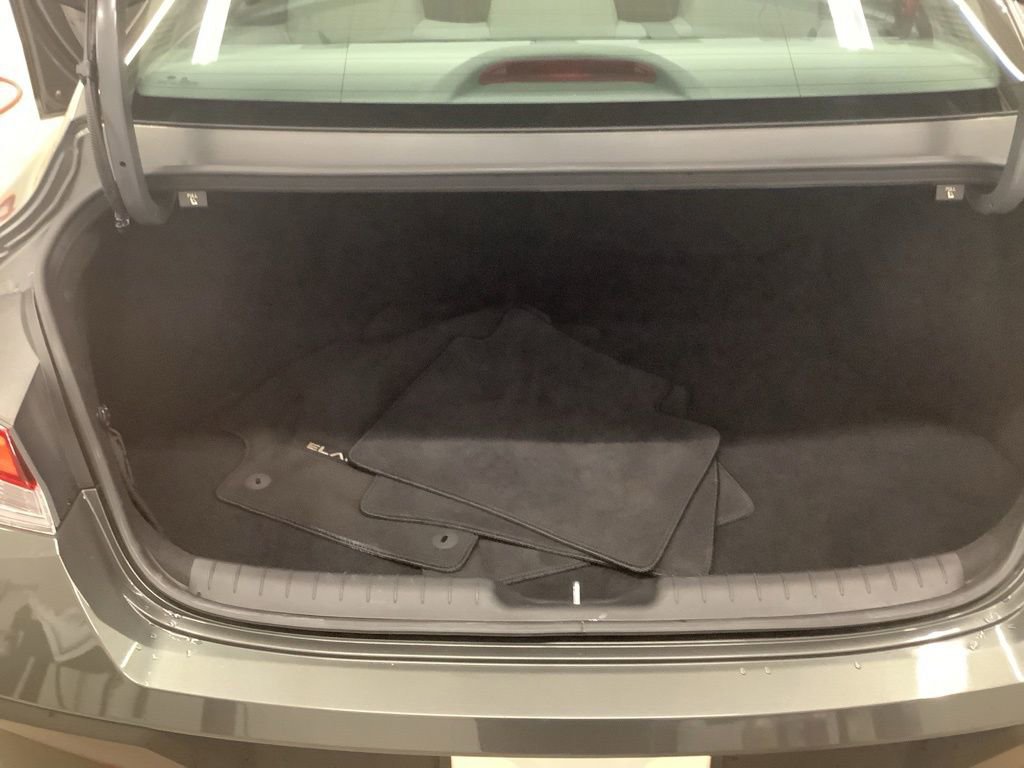 Used 2024 Hyundai Elantra SE FWD image 13