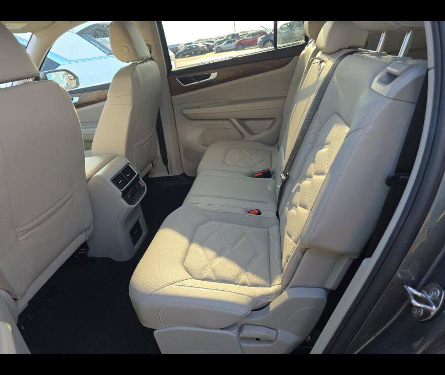 Used 2025 Volkswagen Atlas SE AWD/4WD image 7