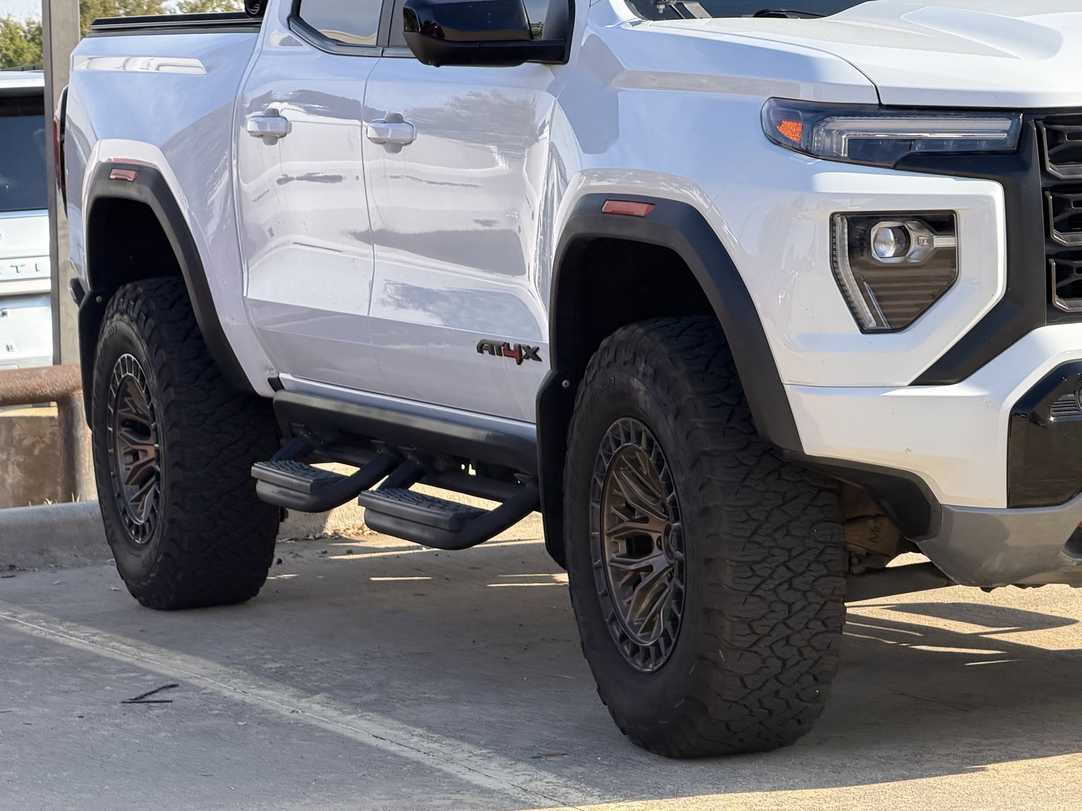 Used 2023 GMC Canyon AT4X AWD/4WD image 2