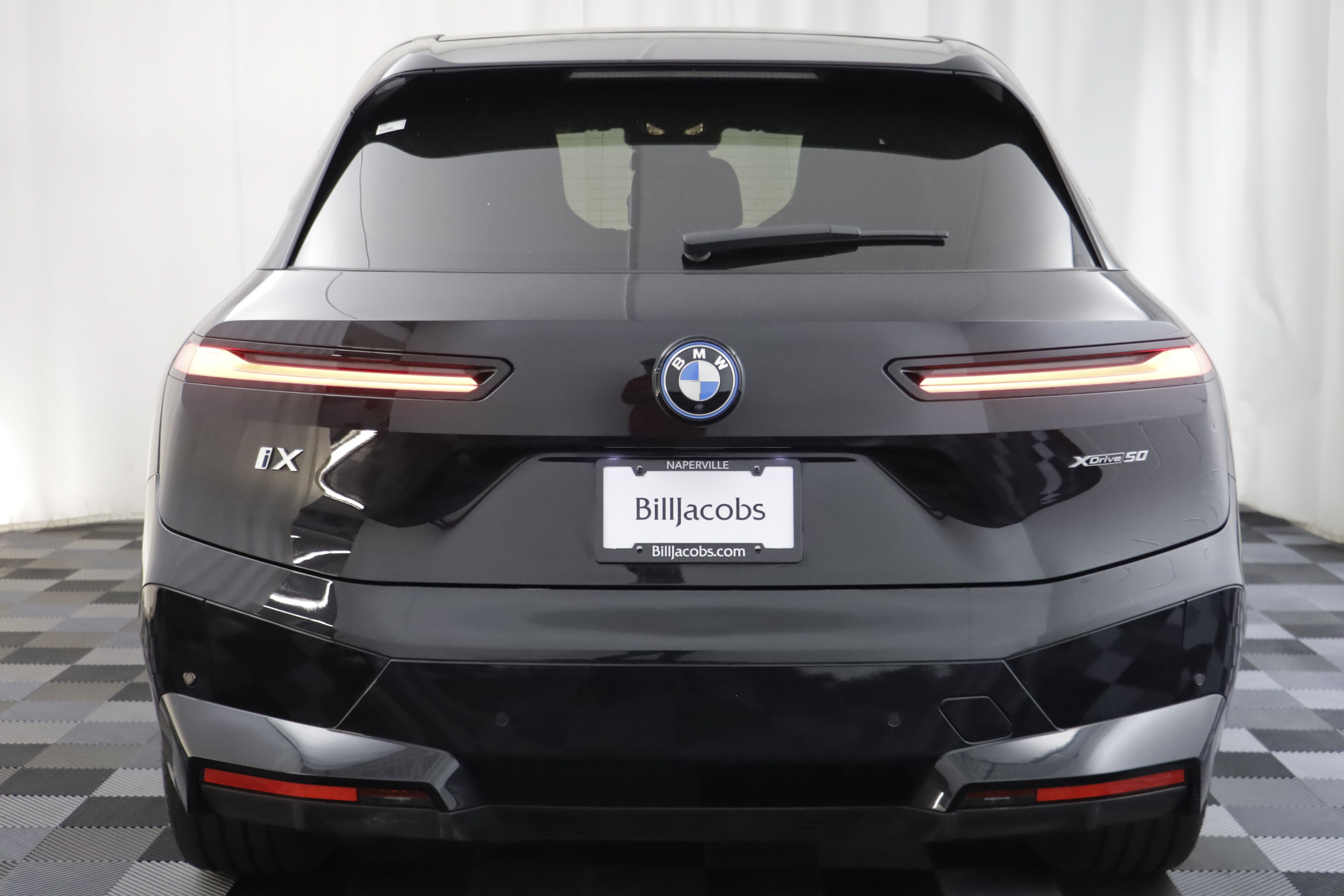 Used 2024 BMW iX xDrive50 w/ Premium Package AWD/4WD image 17