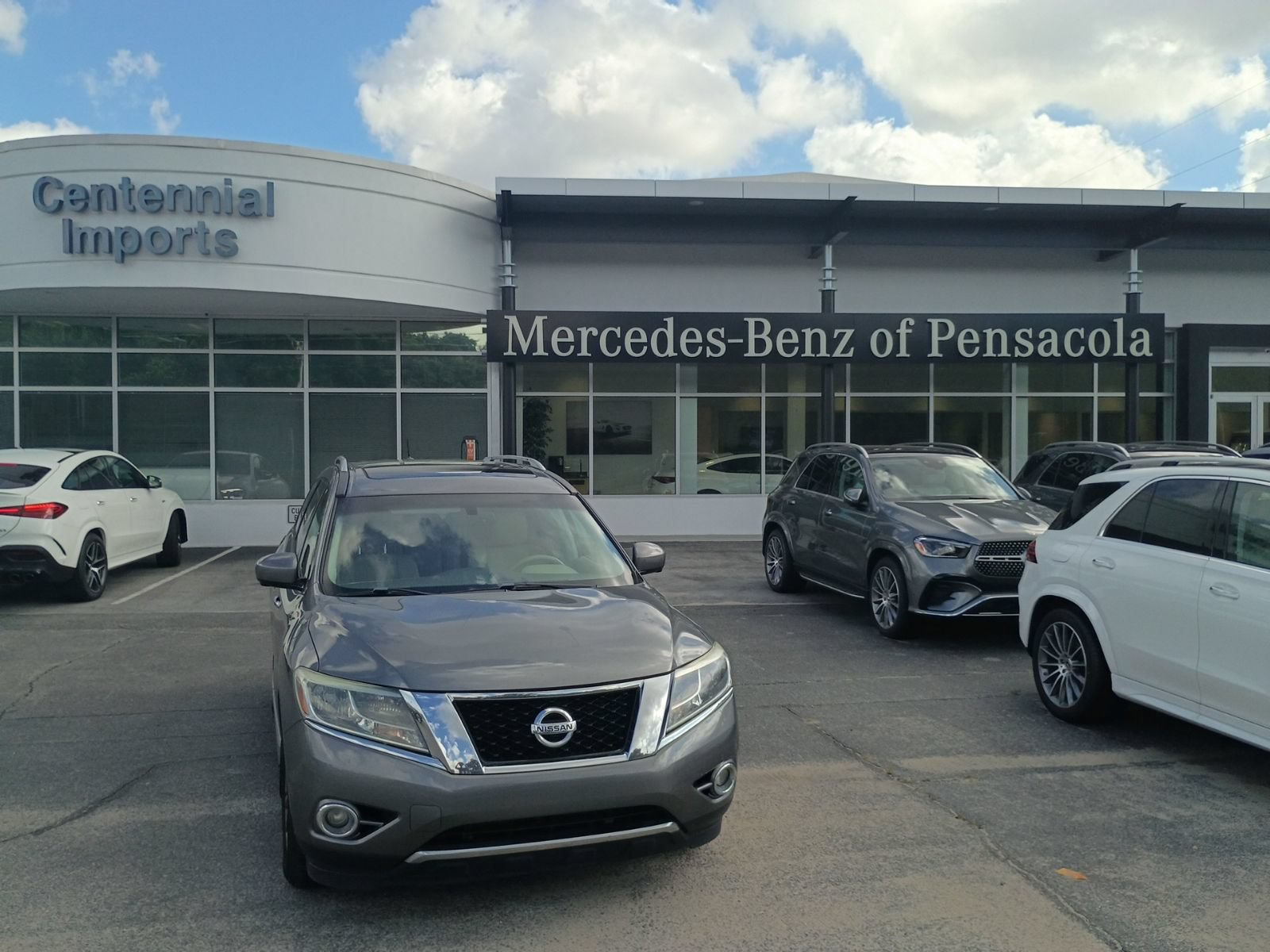 Used 2015 Nissan Pathfinder SL w/ SL Premium Package FWD image 1