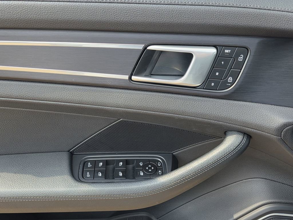 Used 2022 Porsche Panamera 4 Platinum Edition image 30