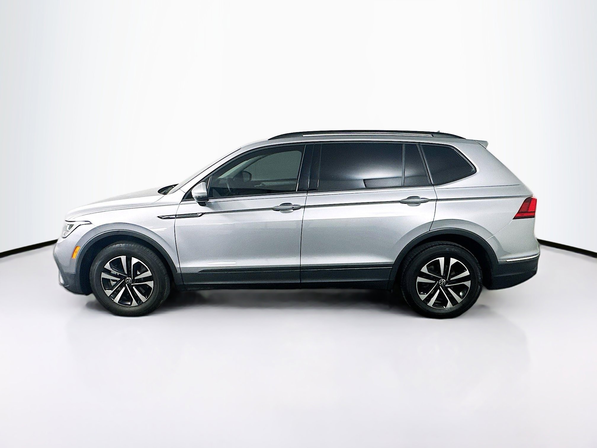 Used 2024 Volkswagen Tiguan S w/ MDO Package, Three-Row image 4