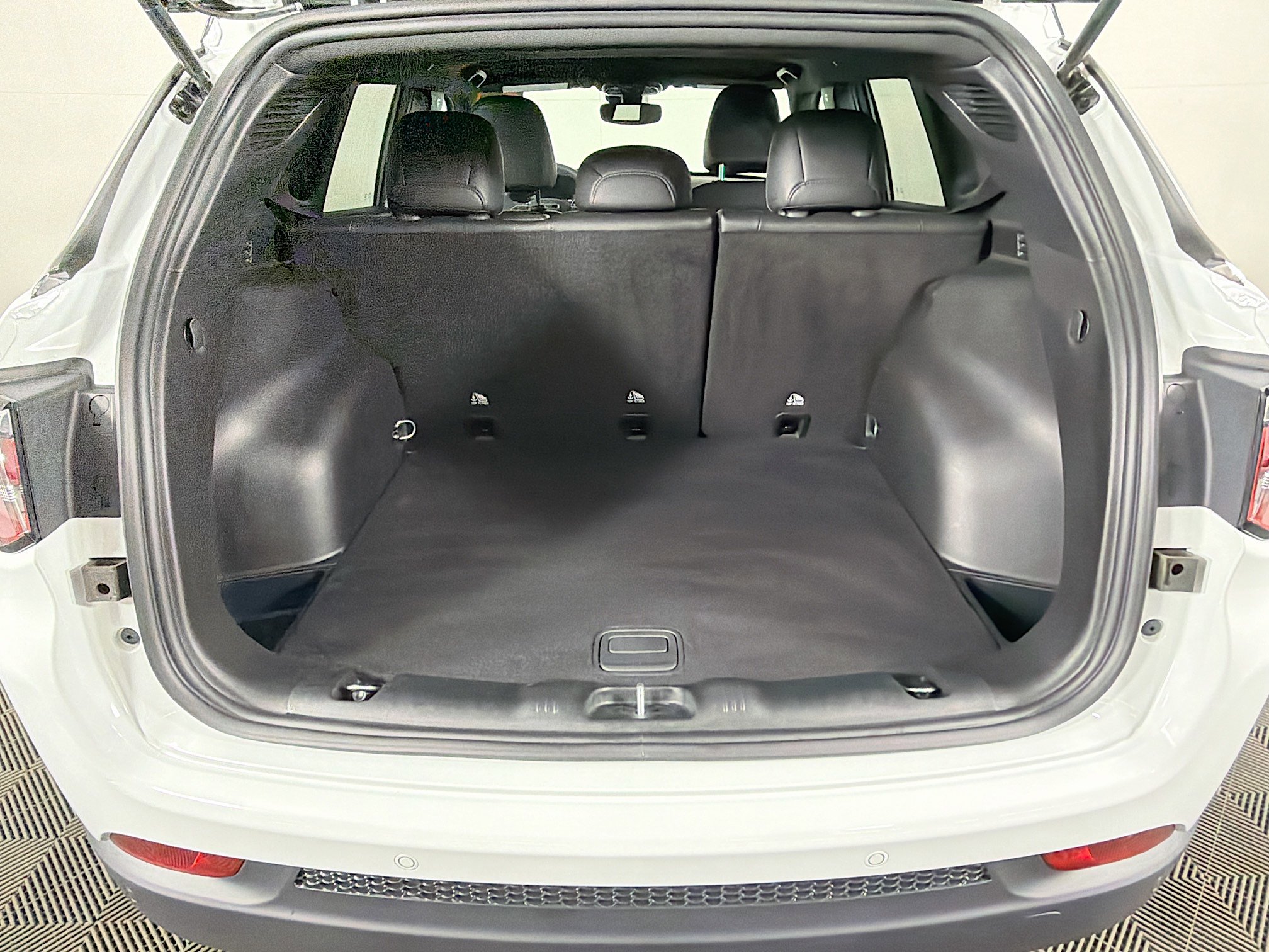 Used 2025 Jeep Compass Limited image 26