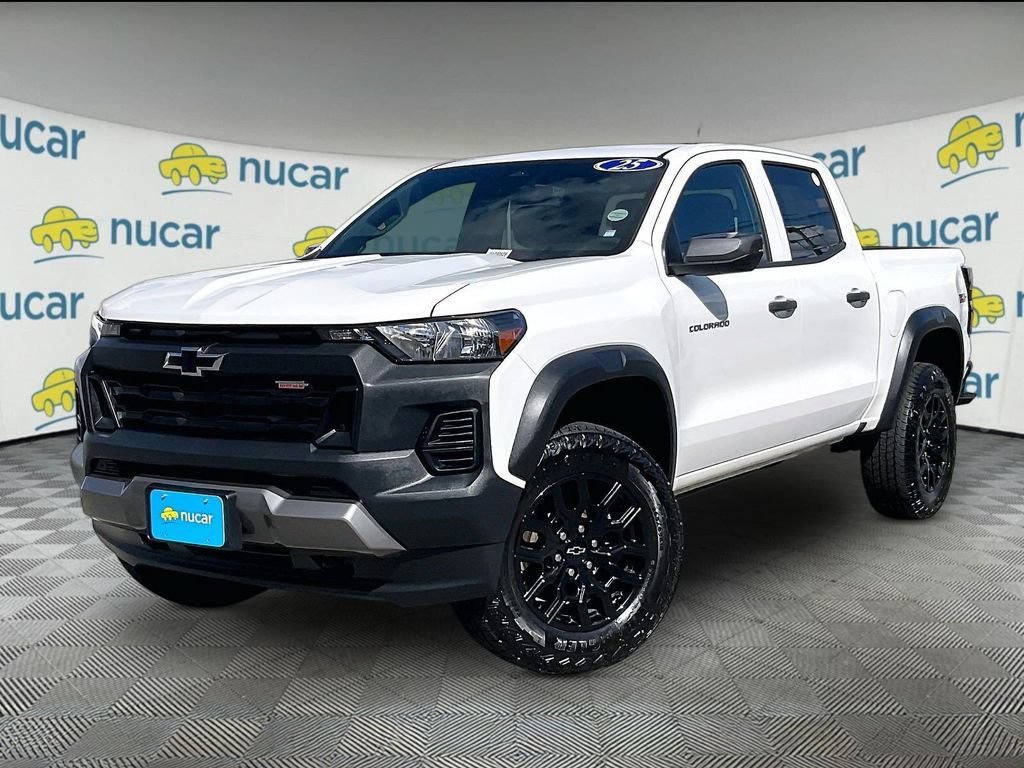Used 2025 Chevrolet Colorado Trail Boss AWD/4WD image 3