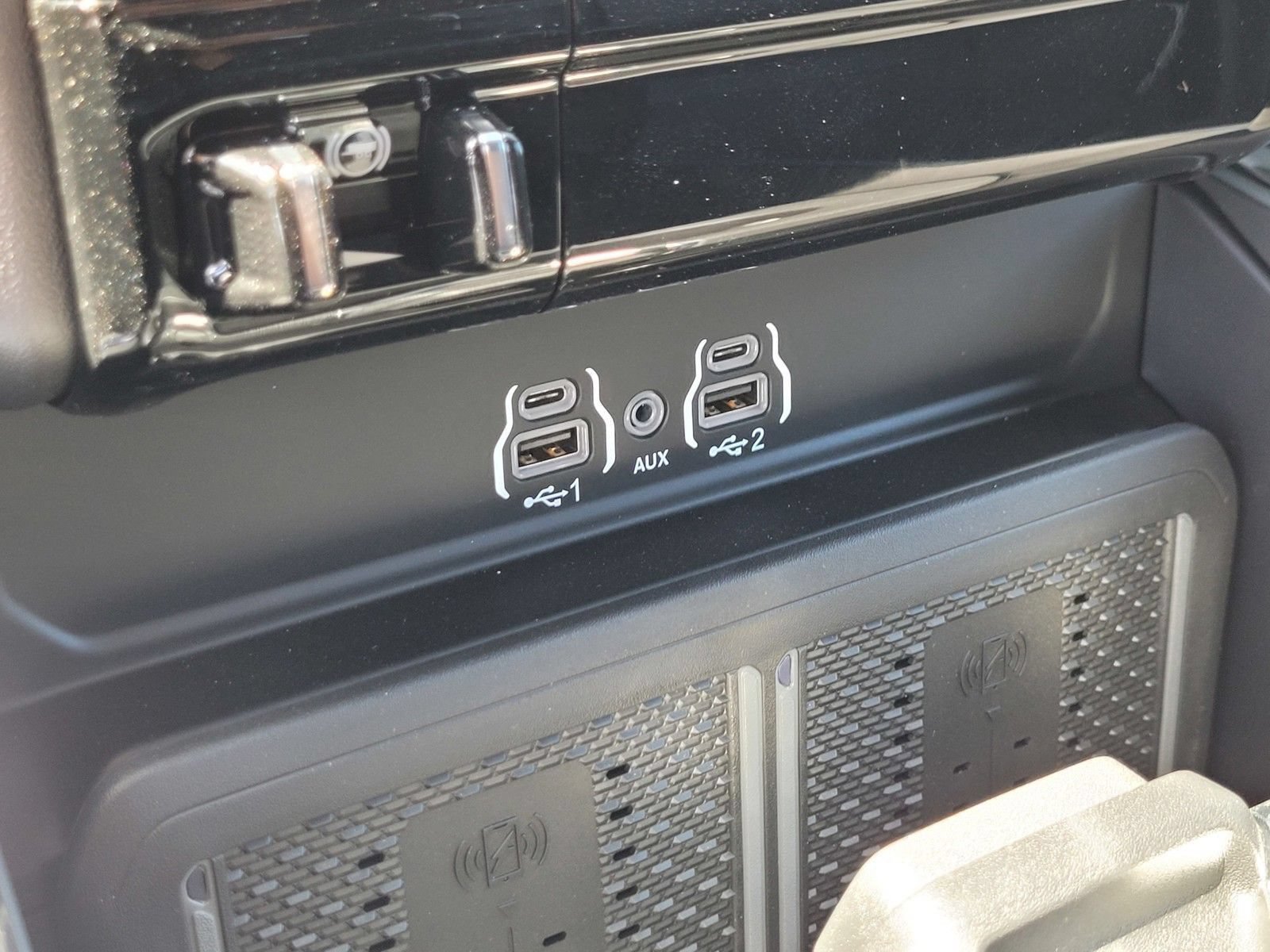 New 2026 RAM 2500 Laramie AWD/4WD image 18