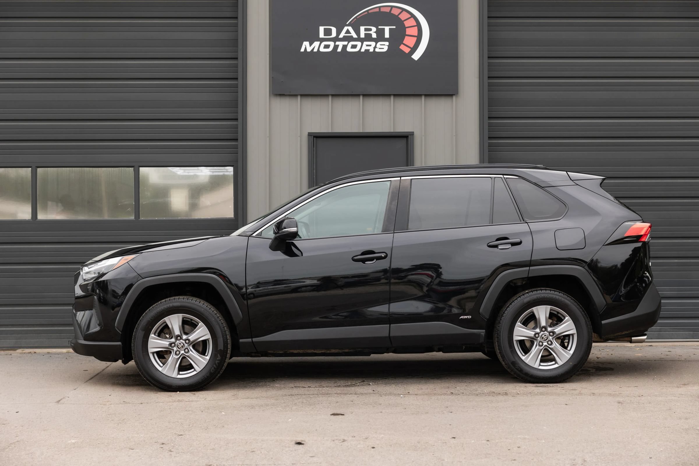 Used 2022 Toyota RAV4 XLE w/ Convenience Package AWD/4WD image 4