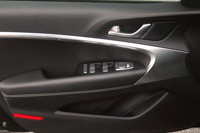 Used 2025 Genesis G70 2.5T image 10