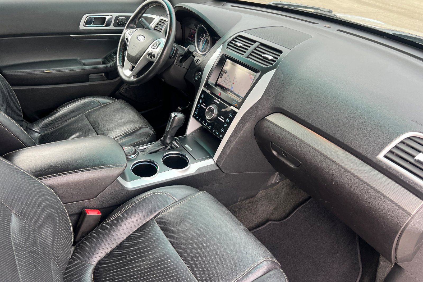 Used 2013 Ford Explorer Sport w/ Class III Trailer Tow Pkg image 14