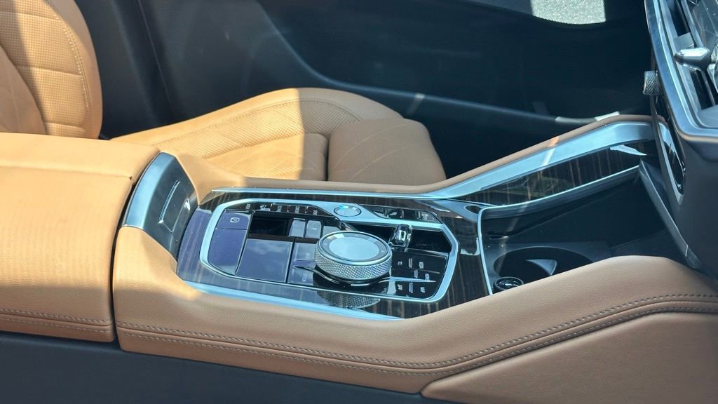 Certified 2025 BMW X6 xDrive40i w/ Executive Package AWD/4WD image 8
