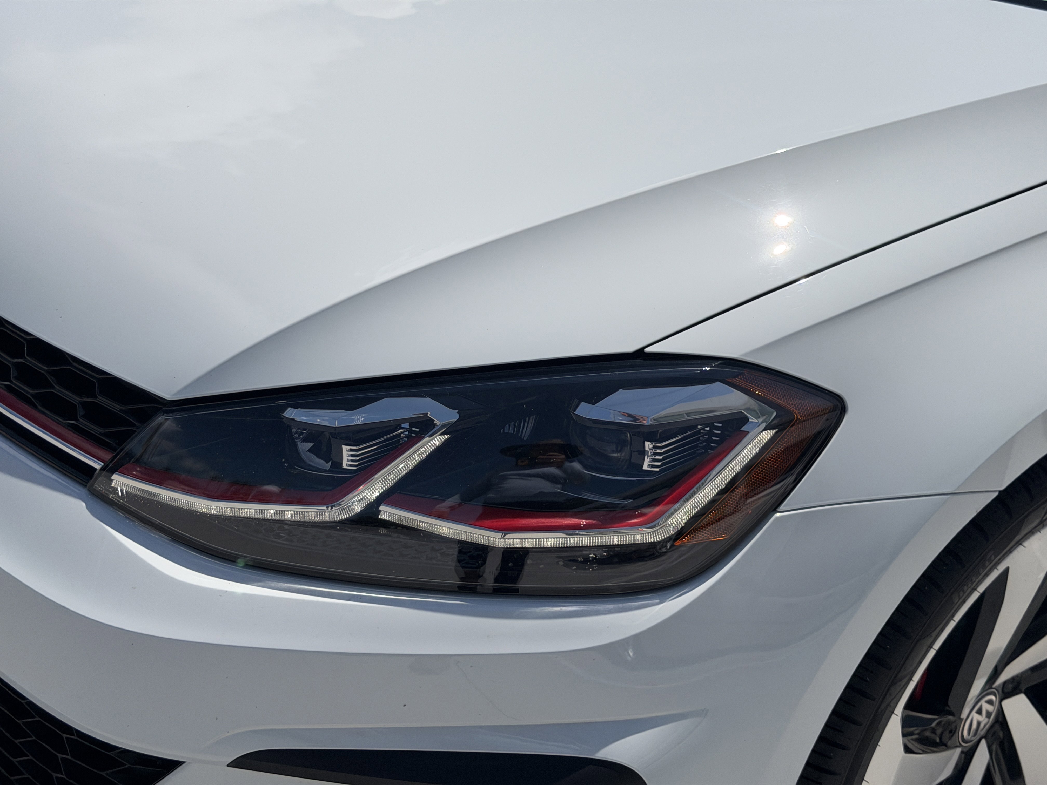 Used 2018 Volkswagen GTI SE FWD image 8