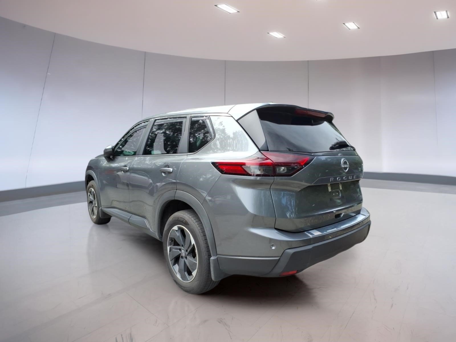 Used 2026 Nissan Rogue SV AWD/4WD image 3