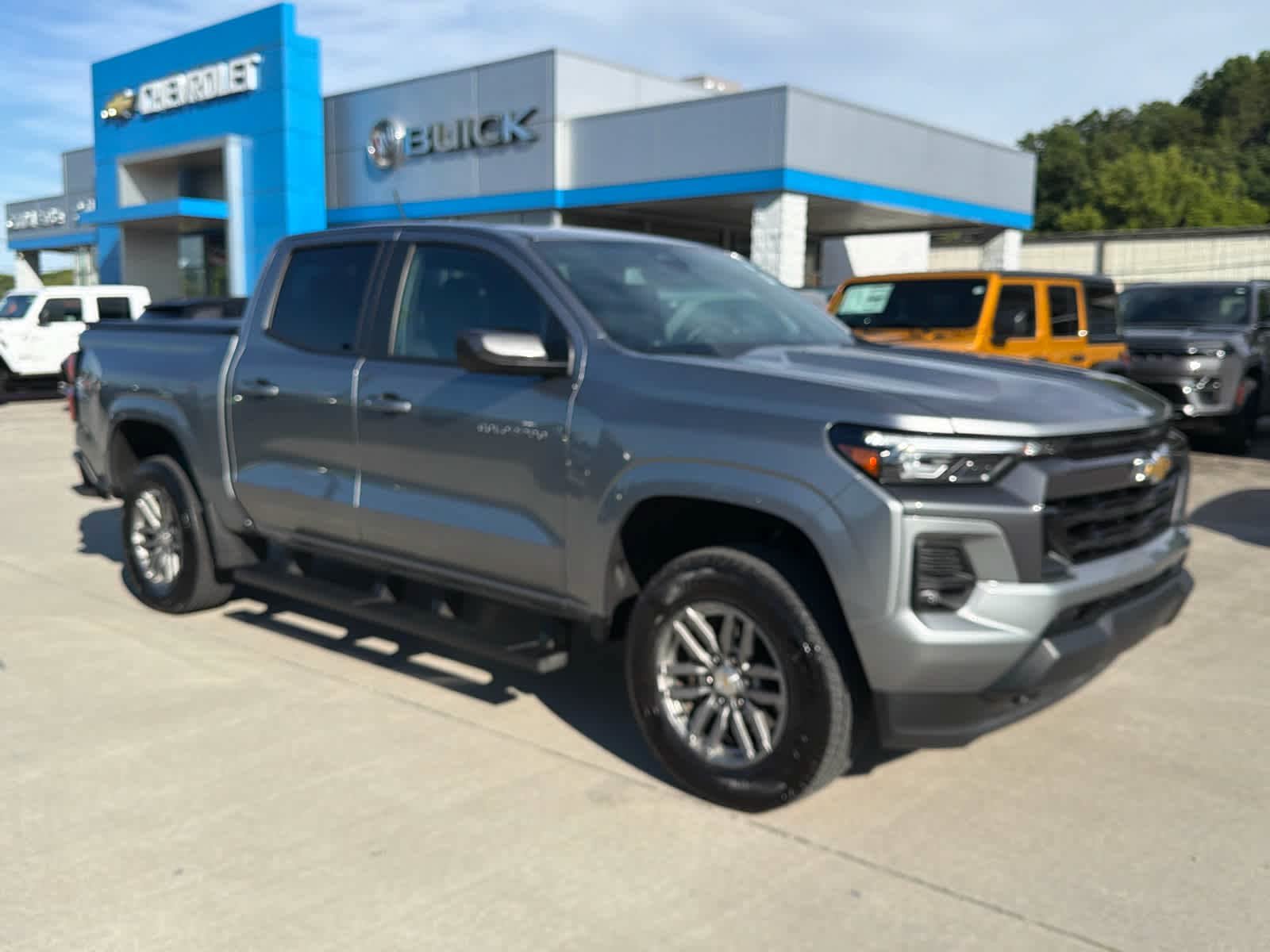 Used 2024 Chevrolet Colorado LT w/ LT Convenience Package III AWD/4WD image 1