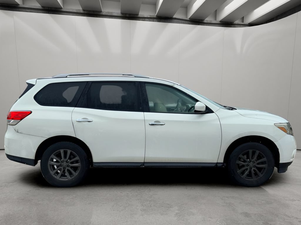 Used 2013 Nissan Pathfinder SV w/ Trailer Tow Pkg FWD image 9