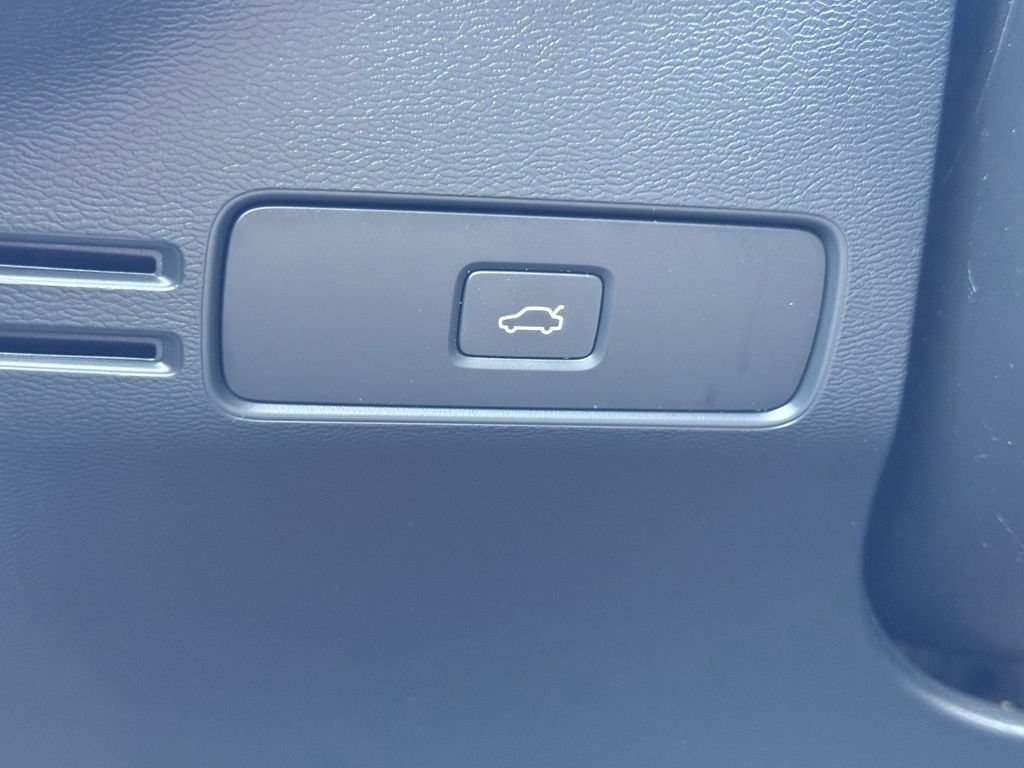 Used 2023 Volvo C40 P8 Recharge Ultimate AWD/4WD image 34