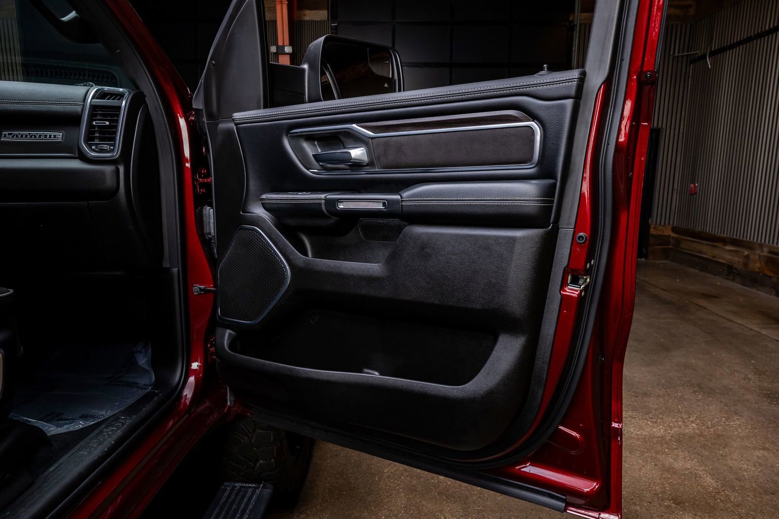 Used 2025 RAM 1500 Laramie w/ Laramie Southwest Edition image 38