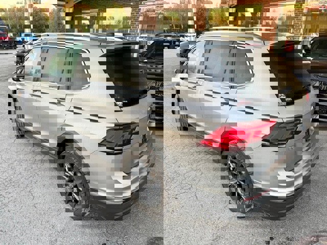 Used 2022 Volkswagen Tiguan SE image 3