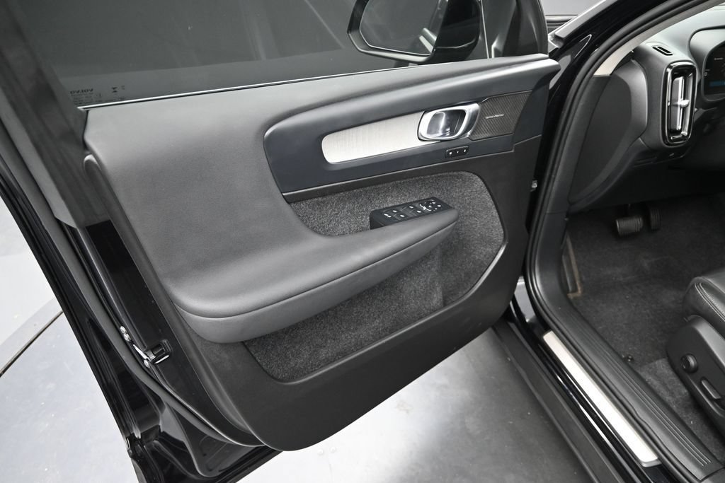 Used 2024 Volvo XC40 B5 Ultimate w/ Protection Package Premier AWD/4WD image 13