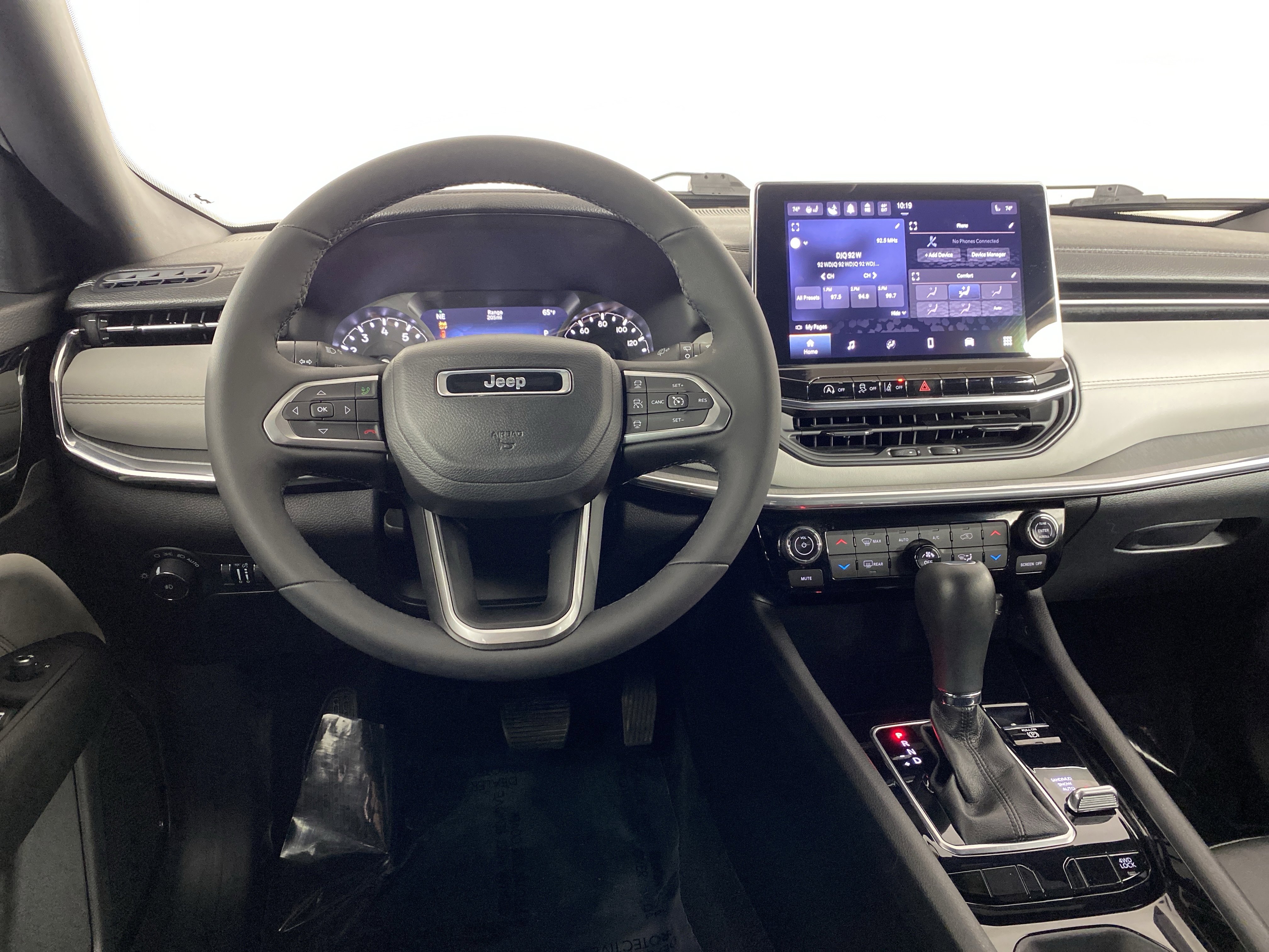 Used 2023 Jeep Compass Limited image 37