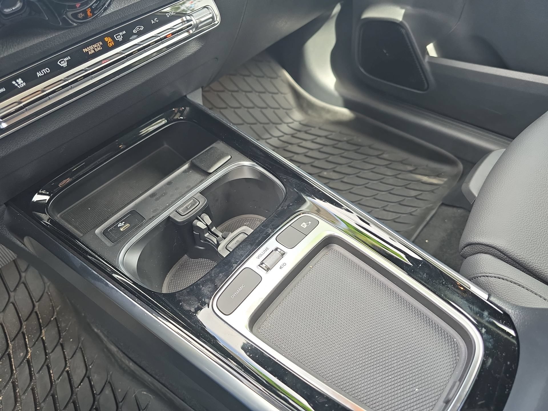 Used 2025 Mercedes-Benz GLB 250 image 25