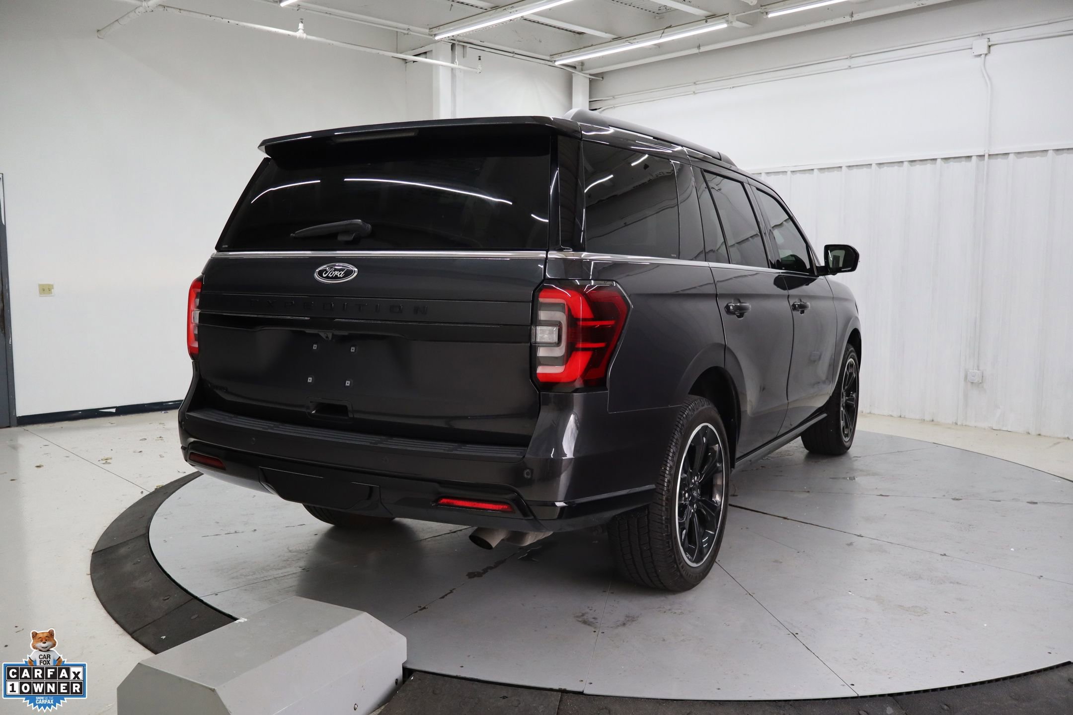 Used 2024 Ford Expedition Limited image 4