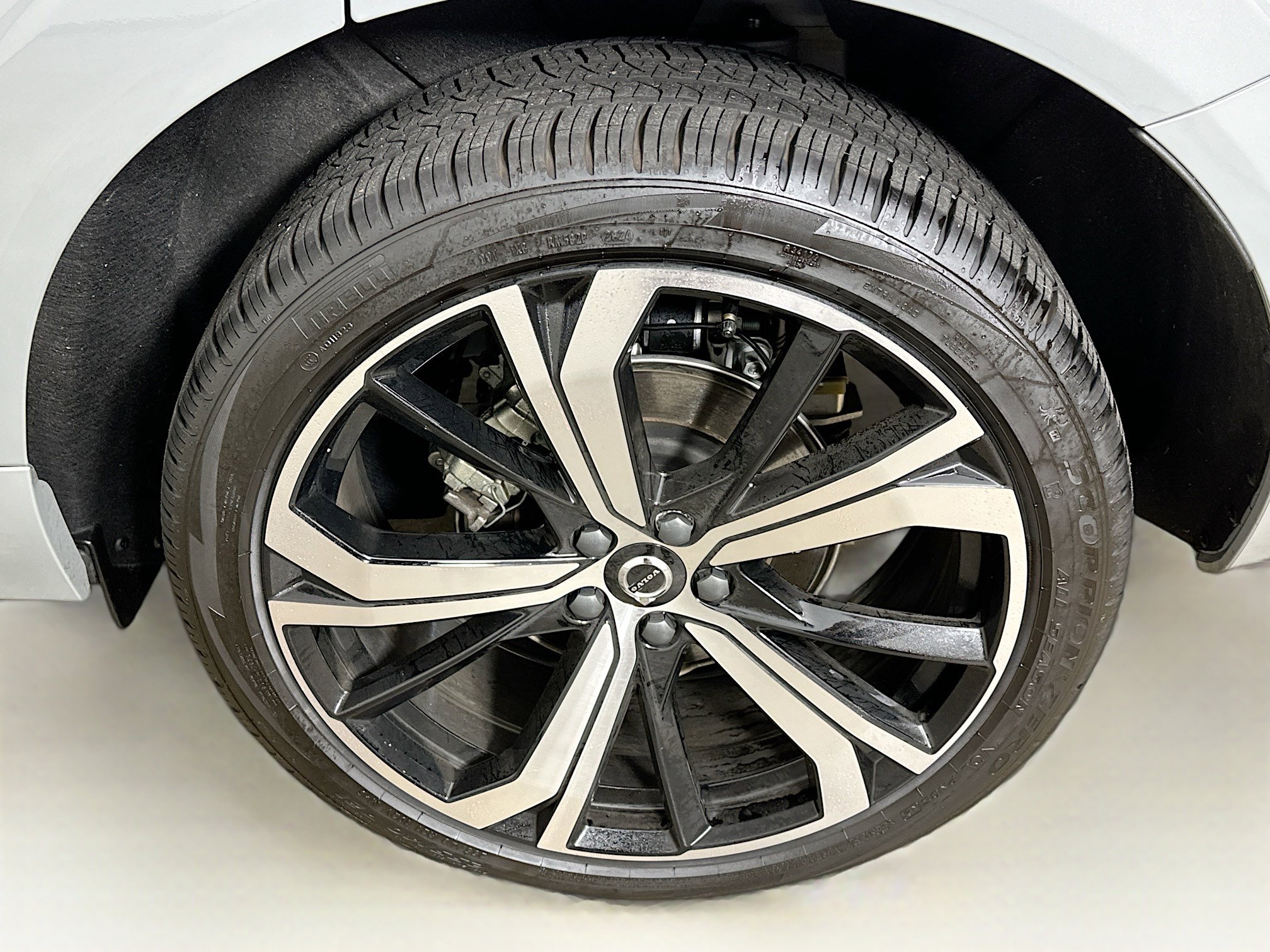 Used 2025 Volvo XC60 B5 Ultra w/ Protection Package Premier image 11