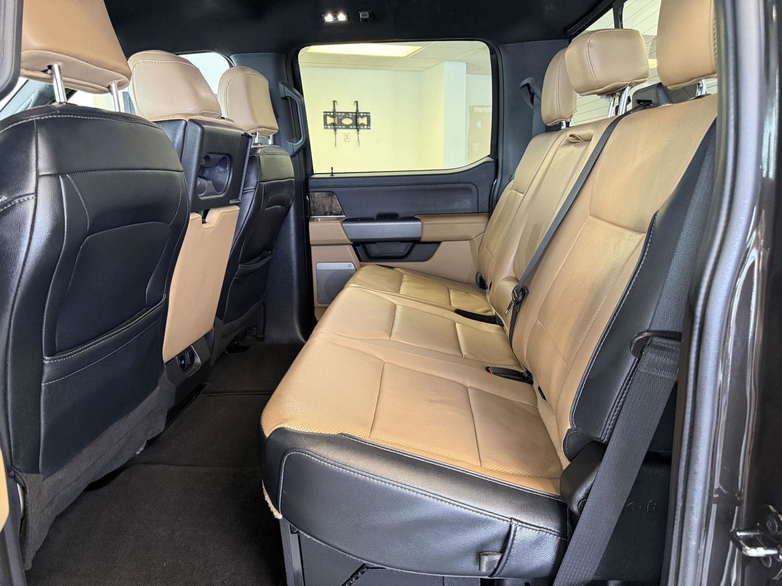 Used 2024 Ford F250 Lariat w/ Chrome Package image 24