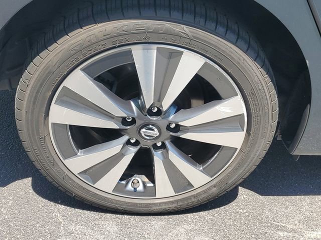 Used 2017 Nissan Sentra SL w/ SL Premium Technology Package FWD image 5