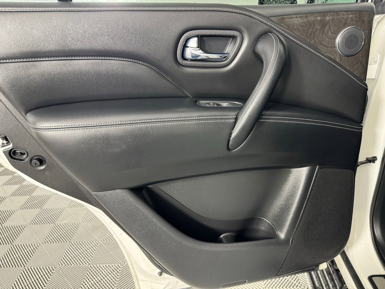 Used 2024 INFINITI QX80 Luxe image 26