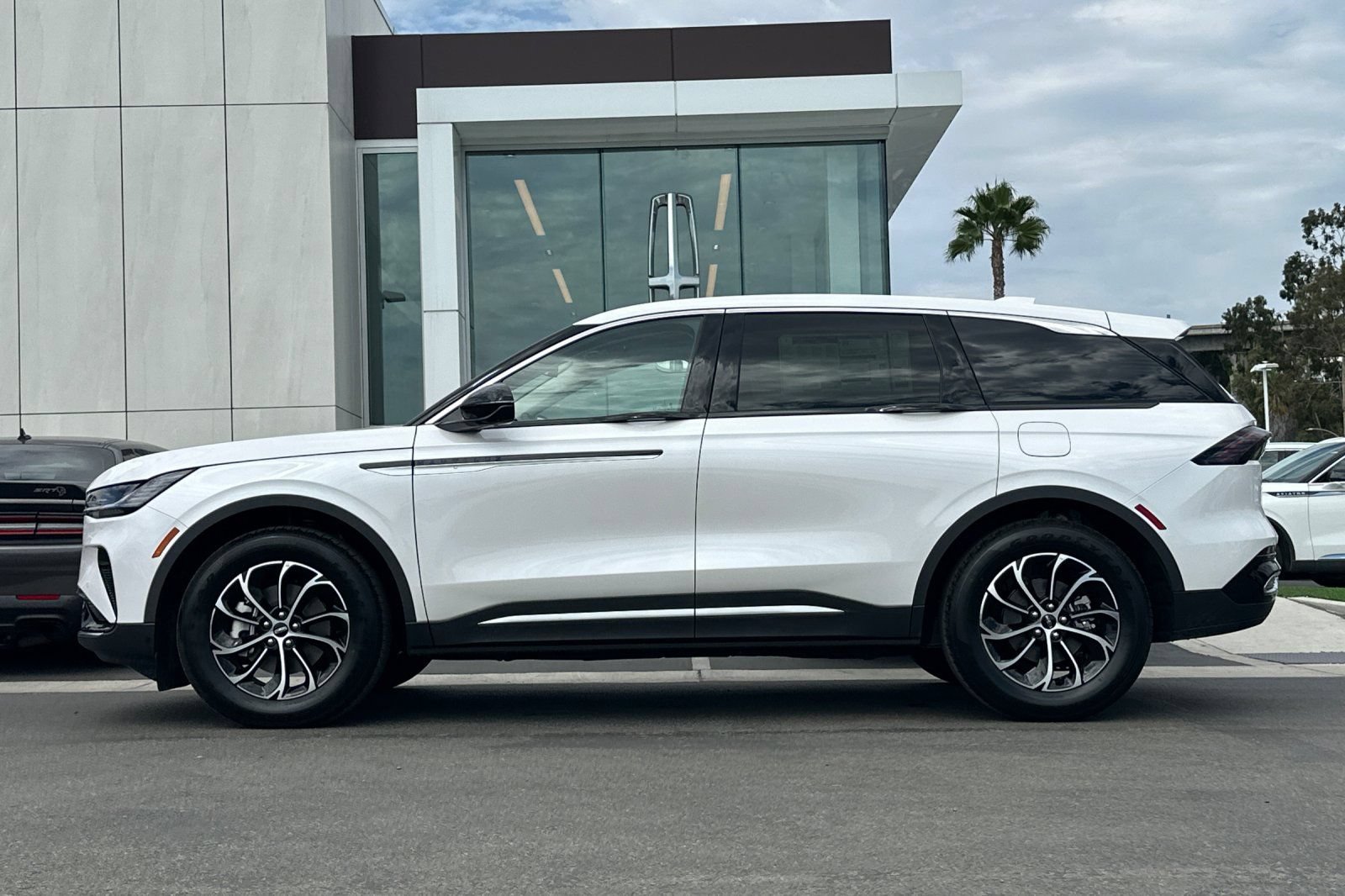 New 2026 Lincoln Nautilus Premier w/ Equipment Group 102A AWD/4WD image 6