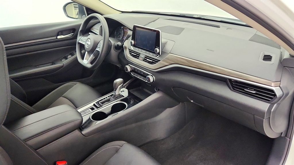 Used 2024 Nissan Altima 2.5 SV AWD/4WD image 23
