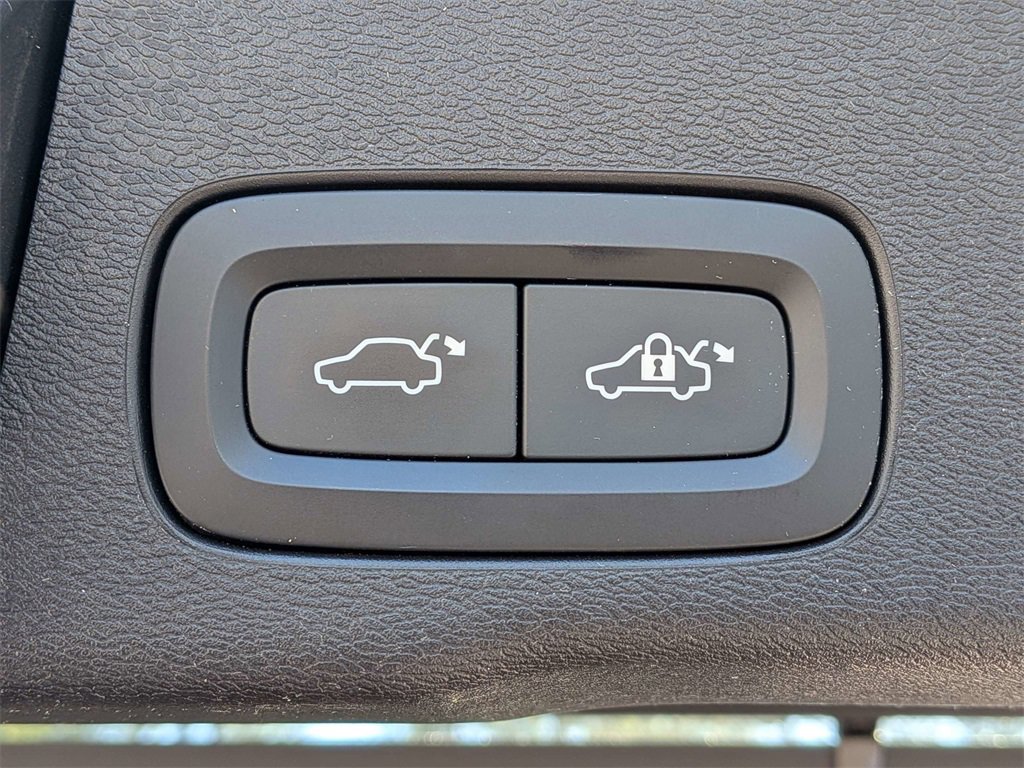 Used 2022 Volvo XC60 B5 Inscription w/ Advanced Package image 14