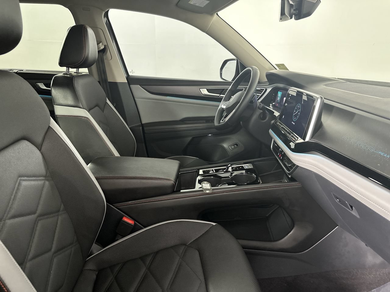 Used 2024 Volkswagen Atlas Peak Edition SE AWD/4WD image 12