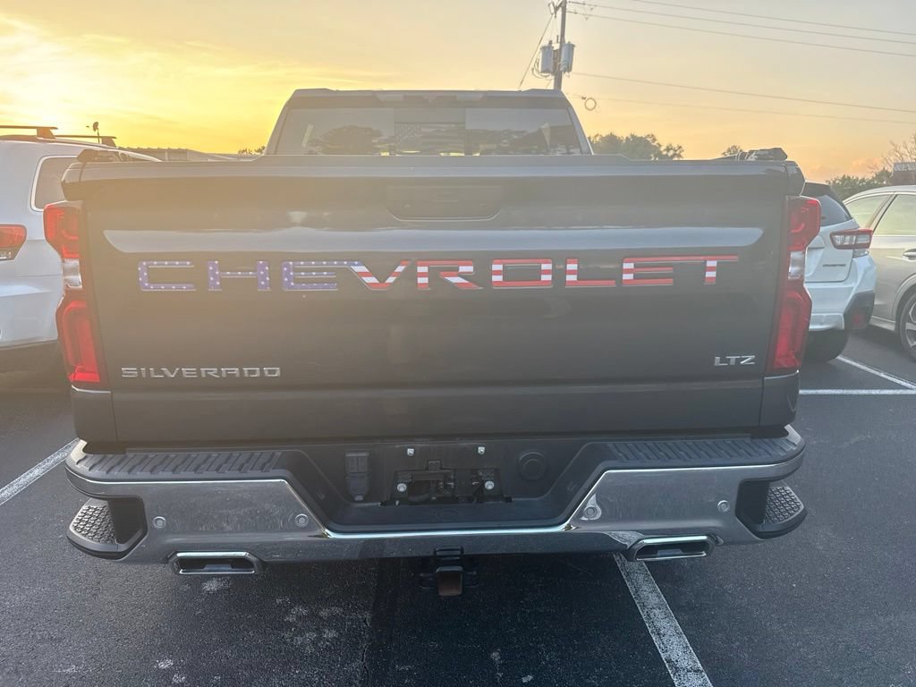 Used 2022 Chevrolet Silverado 1500 LTZ w/ LTZ Premium Package AWD/4WD image 3