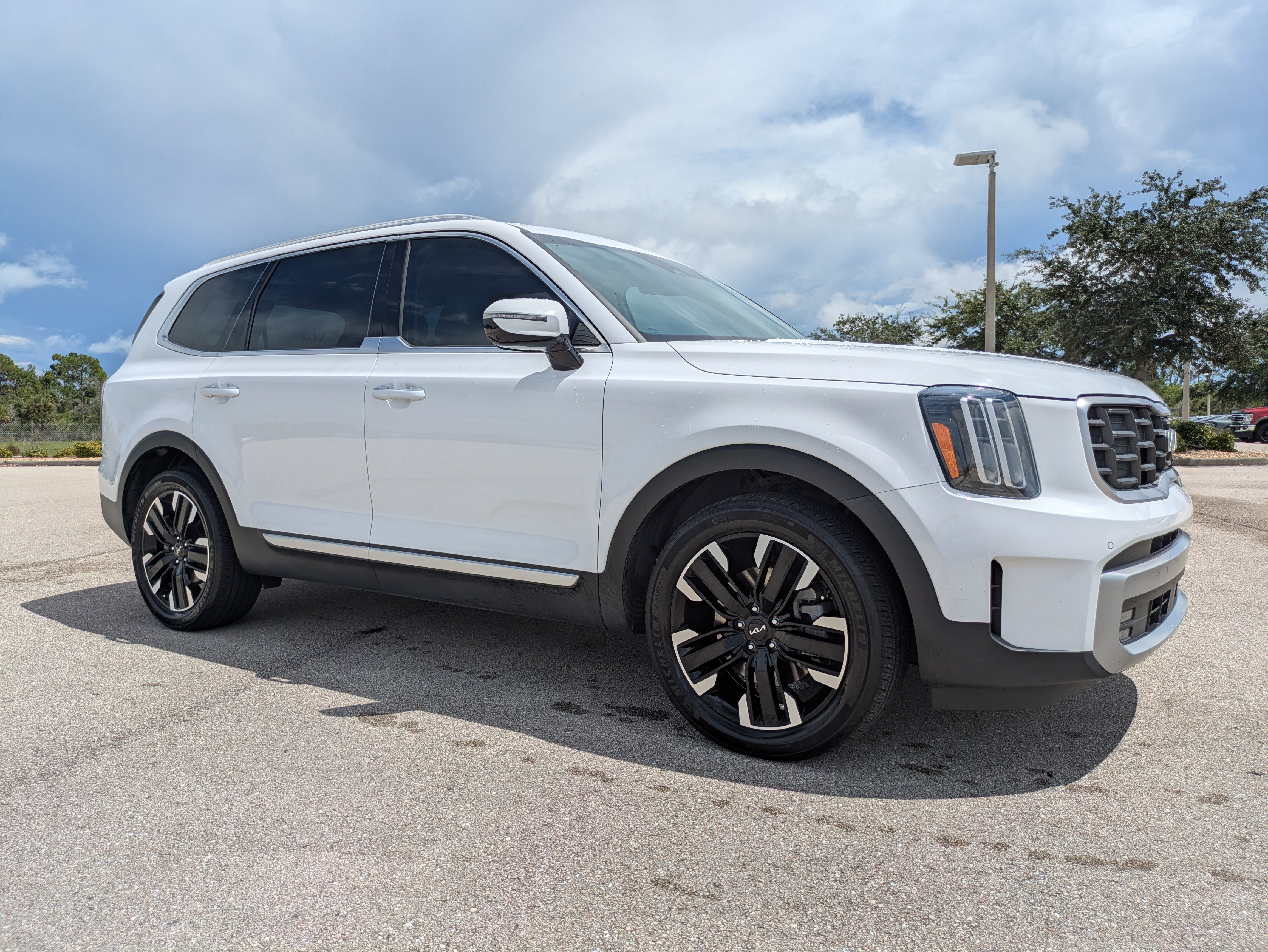 Certified 2023 Kia Telluride SX AWD/4WD image 2