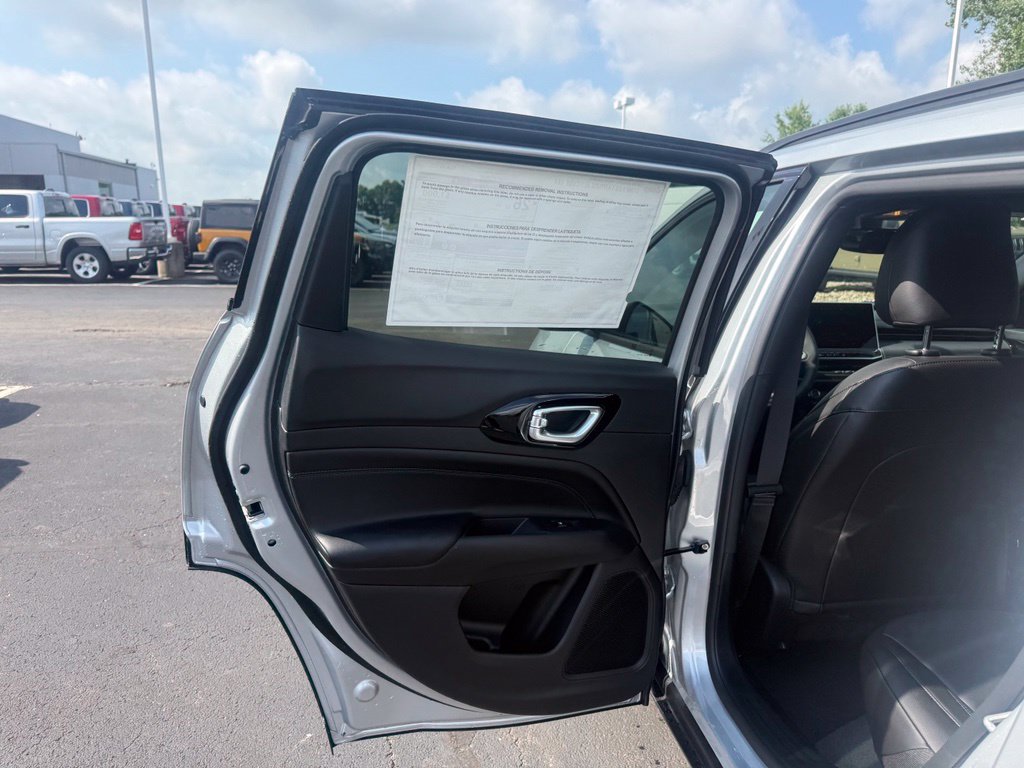 New 2026 Jeep Compass Latitude AWD/4WD image 29