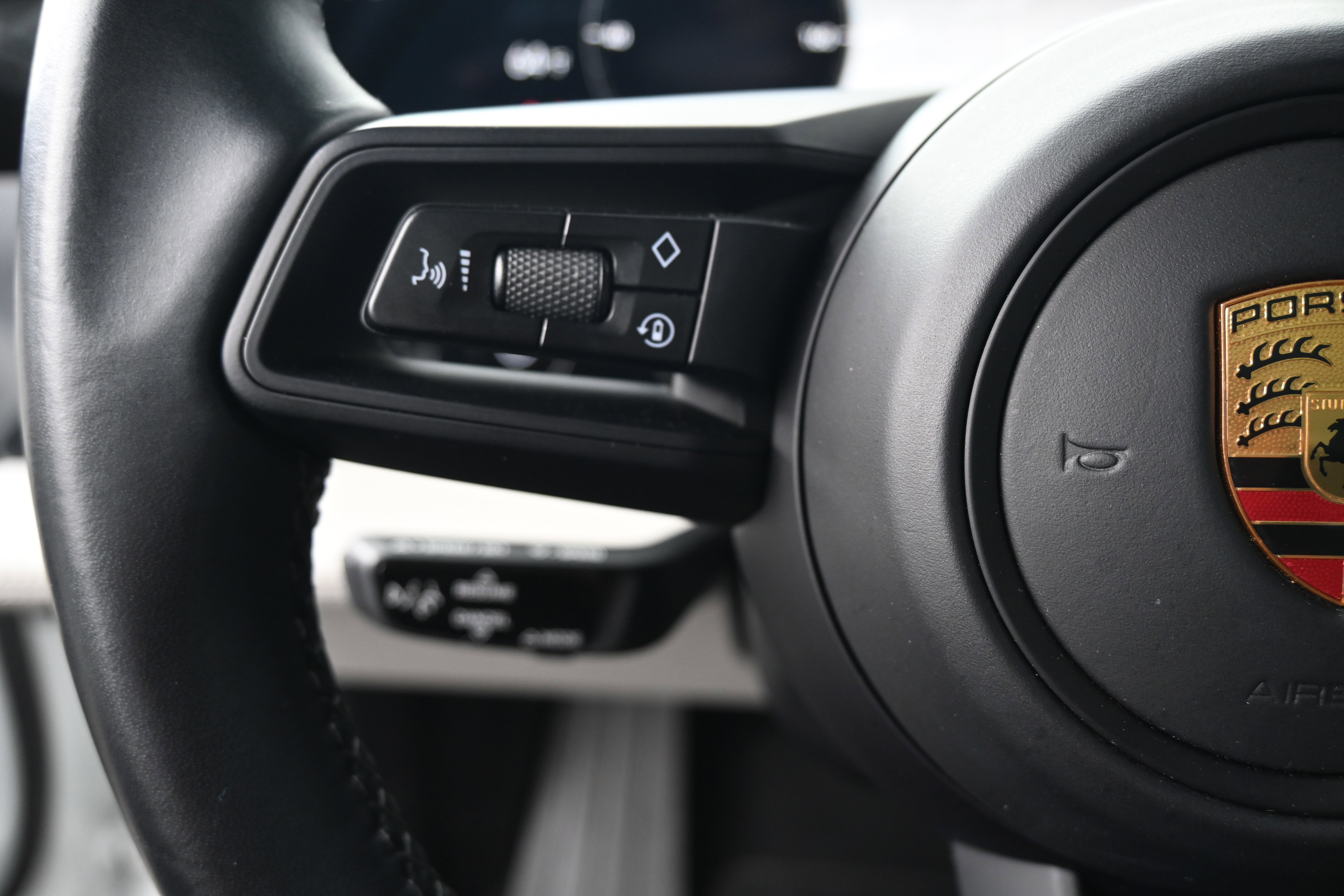 Used 2022 Porsche Taycan image 19