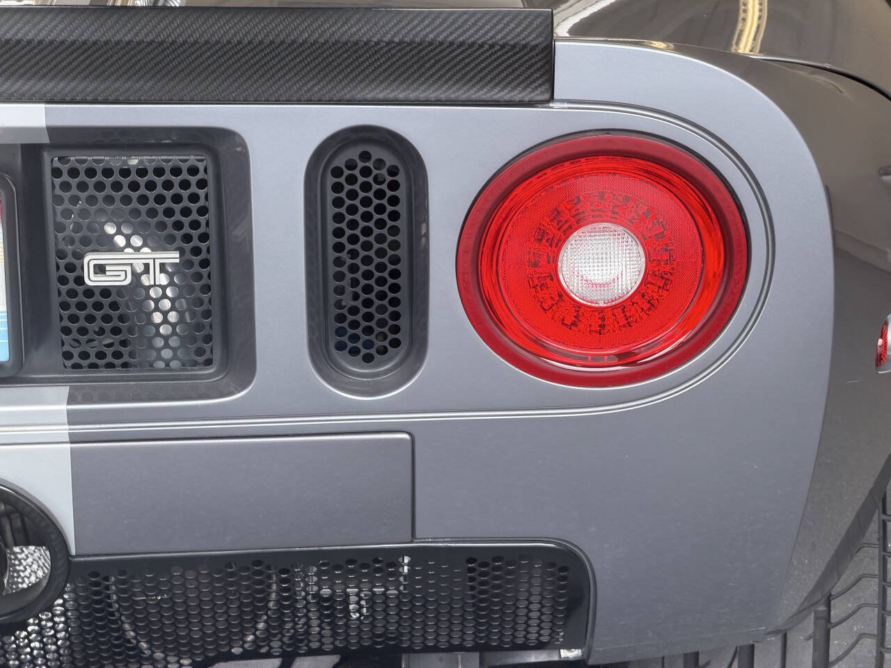 Used 2006 Ford GT RWD image 29