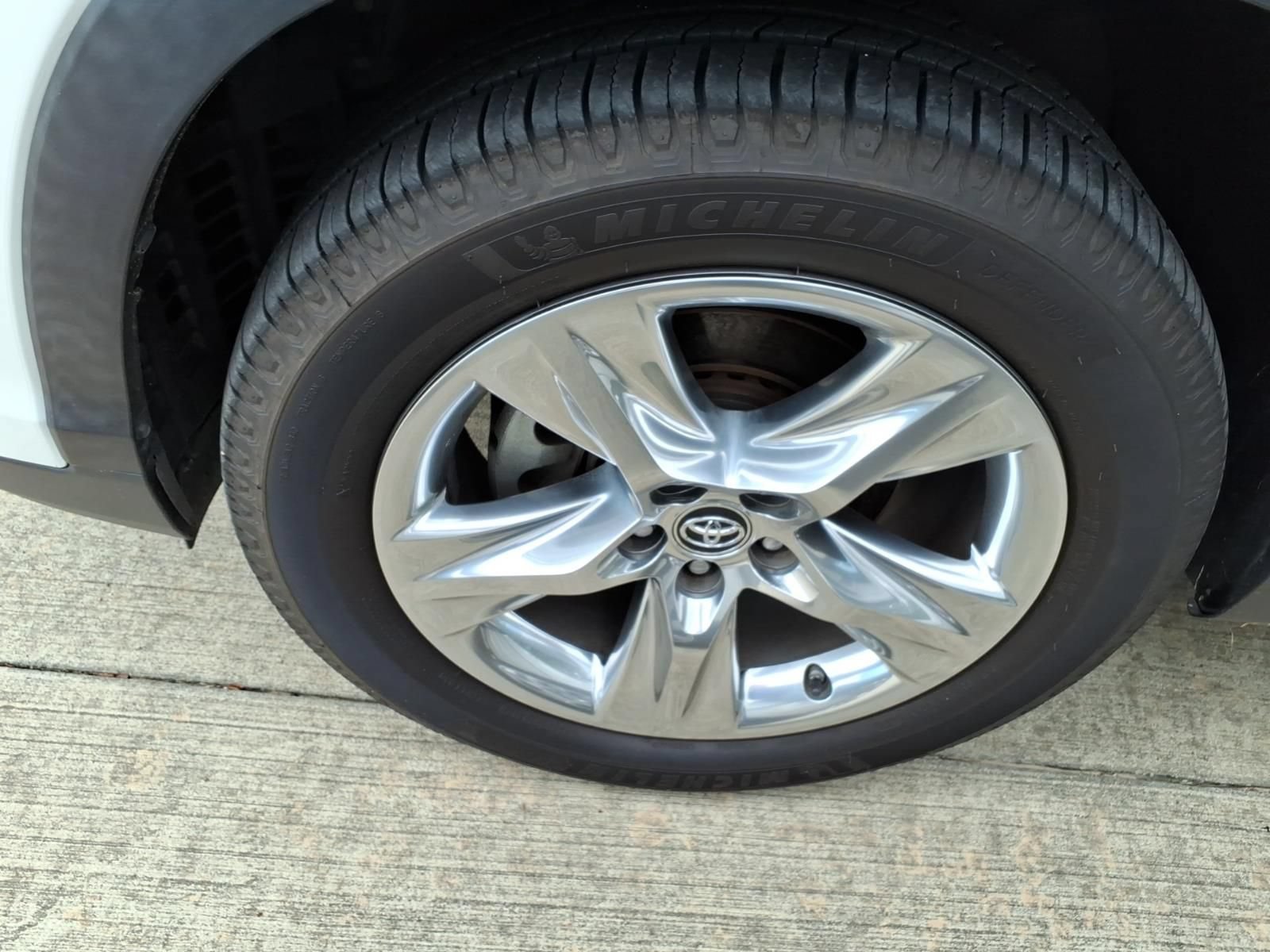 Certified 2018 Toyota Highlander Limited FWD image 6