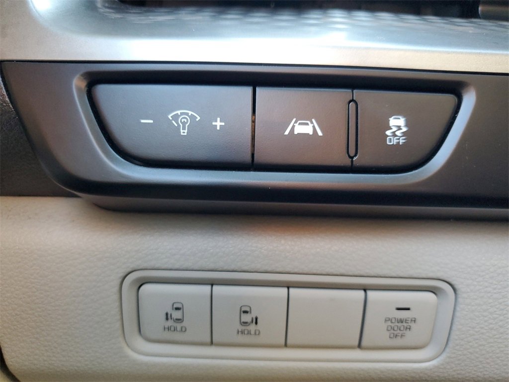 Certified 2023 Kia Carnival LX image 29