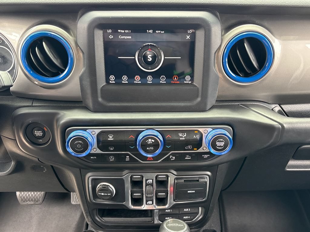 Used 2020 Jeep Gladiator Overland w/ Safety Group AWD/4WD image 24