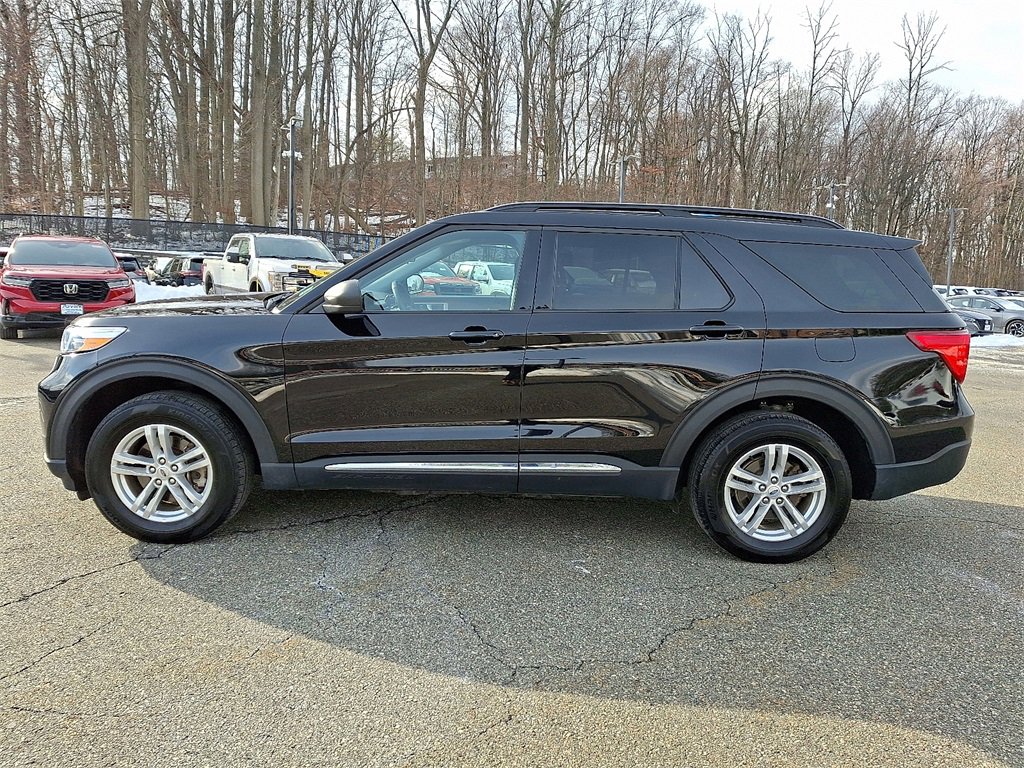 Used 2023 Ford Explorer XLT image 4