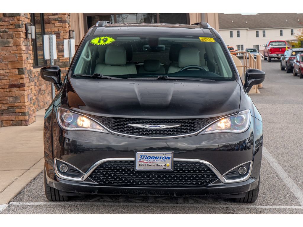 Used 2019 Chrysler Pacifica Touring-L image 8