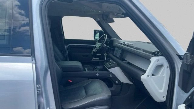 Used 2020 Land Rover Defender 110 First Edition AWD/4WD image 19