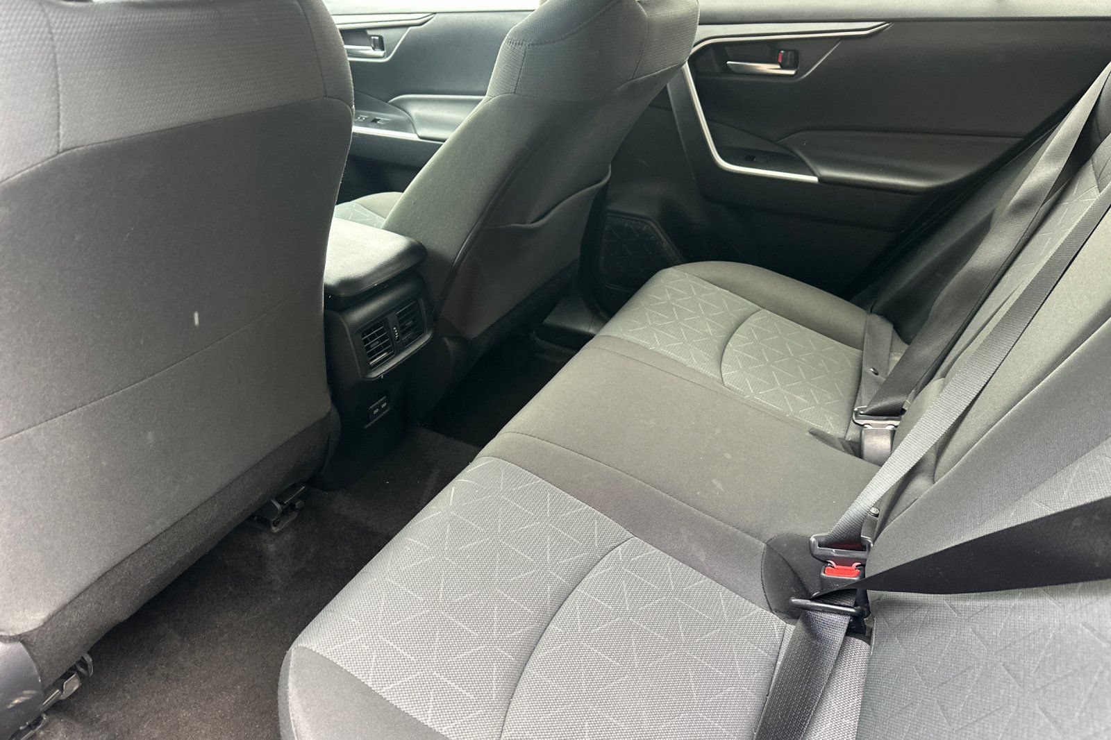 Used 2024 Toyota RAV4 XLE AWD/4WD image 8