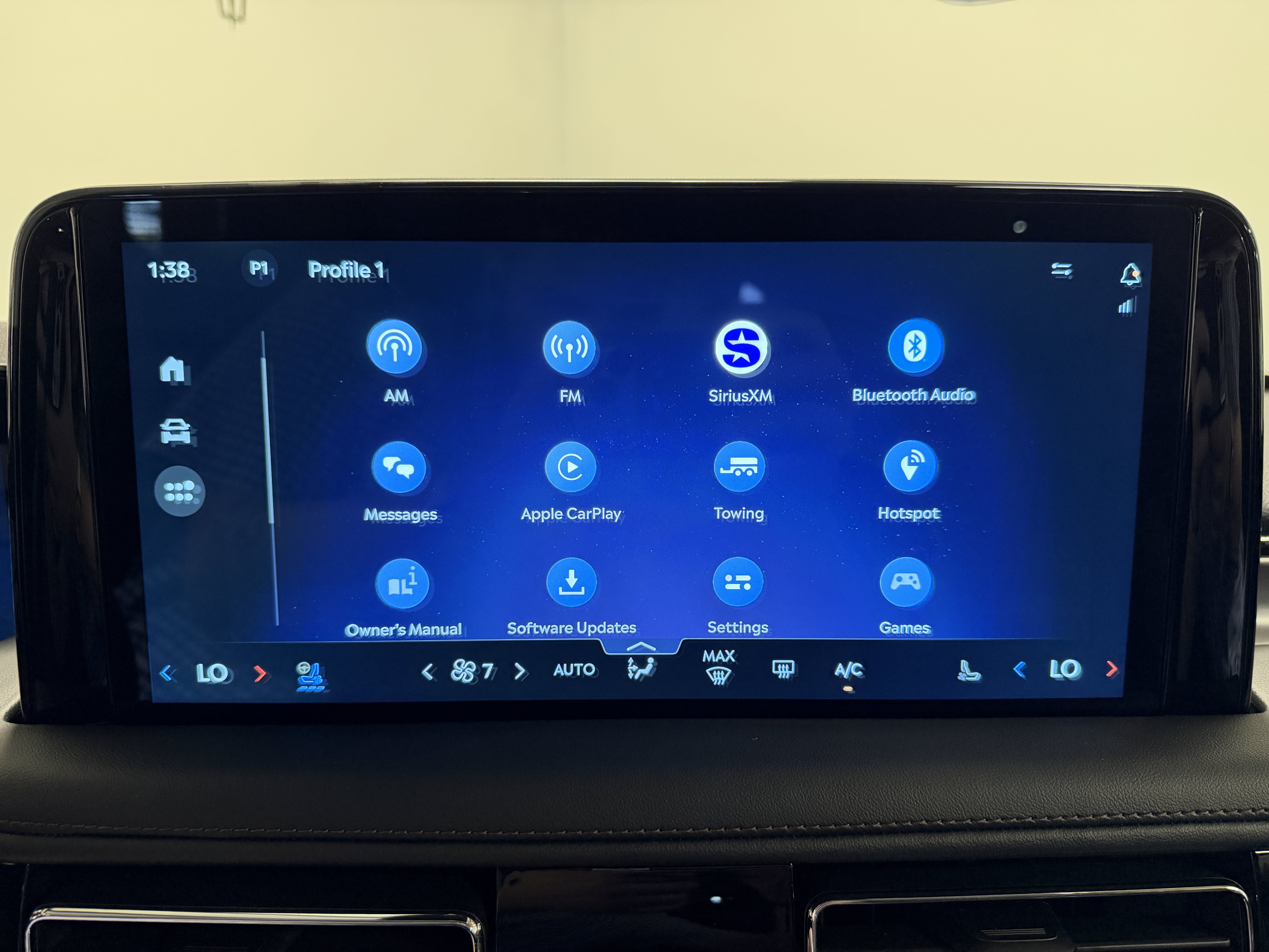 Used 2025 Lincoln Aviator AWD w/ Jet Appearance Package image 8